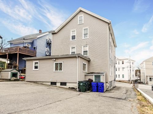 296 Hamlet St, Fall River MA 02724-3340 exterior