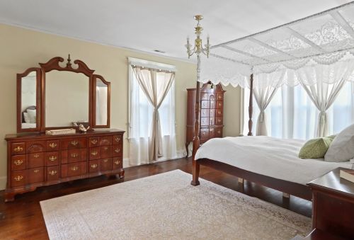 29 Furber Ln, Newton MA 02459-1503 exterior