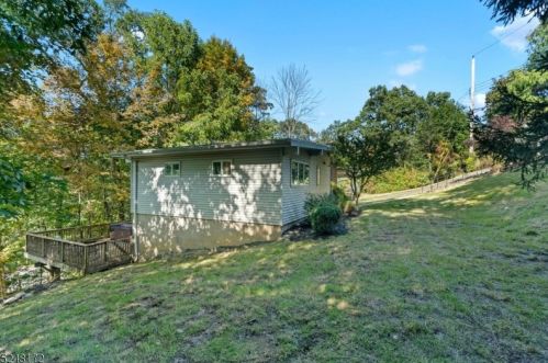 20 Robin Ln, Skyline Lakes NJ 07456-2932 exterior