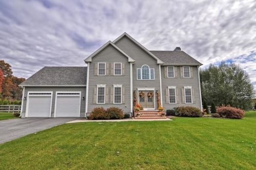 89 Chelsea Dr, Seekonk, MA 02771-4923