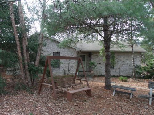 104 Crews Dr, Louisville, KY 40218-4012