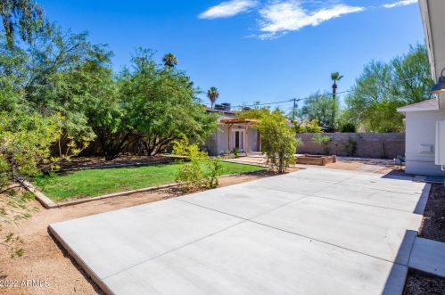 1242 Edgemont Ave, Phoenix AZ 85035-1735 exterior