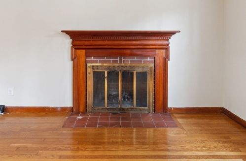 1086 Burt St, Taunton MA 02780-5166 exterior