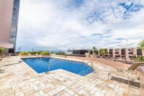 415 South St, Honolulu HI  96813-5052 exterior