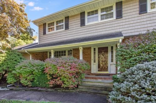 685 Ridgedale Ave, East Hanover NJ  07936-3124 exterior