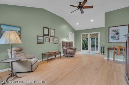 52 Laurel Dr, Little Silver NJ 07739-1416 exterior