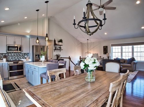 341 Courtney St, Fall River MA 02720-6726 exterior