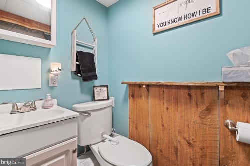 260 Columbus Dr, West Deptford NJ 08051-1258 exterior