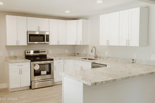 2221 27th St, Phoenix AZ 85008-4924 exterior