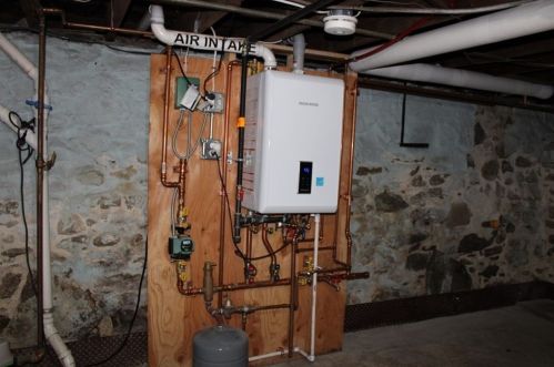 52 Kenneth St, Lawrence MA 01843-2717 exterior