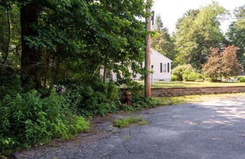 2 Lee Rd, North Reading MA 01864-3314 exterior