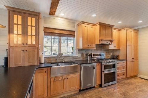 28 Hale St, Beverly MA 01915-2027 exterior