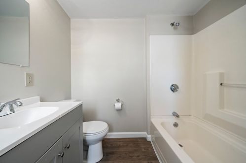 8 Ledge St, Sutton MA 01590-1665 exterior