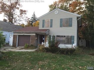 16 Fairview Ave, Bergenfield, NJ 07621-2806