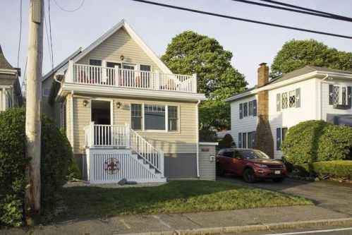 136 Willow Rd, Nahant, MA 01908-1420