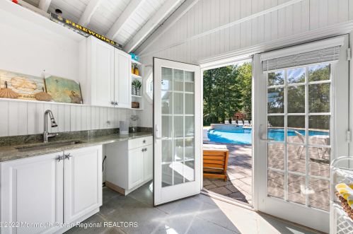 21 Vista Dr, Little Silver NJ  07739-1611 exterior