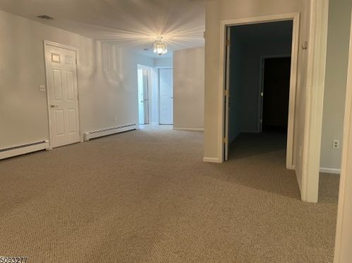 1-1 Dara Dr, East Hanover NJ  07936-1660 exterior