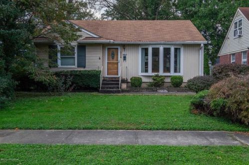 3028 Rosedale Blvd, Louisville, KY 40220-1810