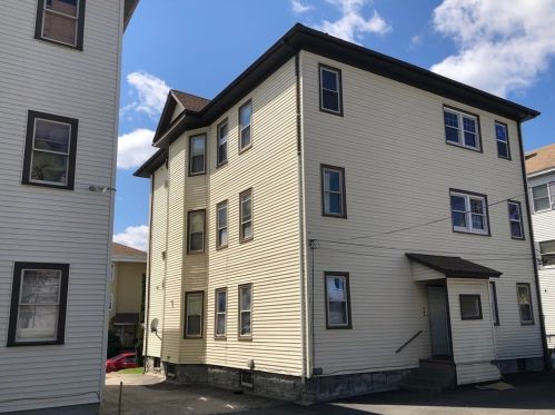 63 Houghton St, Worcester MA 01604-3823 exterior