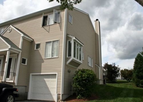 26 Oakwood Ln, Worcester, MA 01604-2658