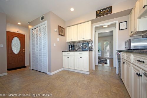 105 Barker Ave, Tinton Falls NJ  07724-2942 exterior