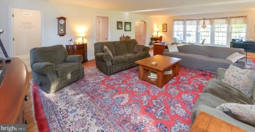 645 Kings Hwy, West Deptford NJ 08096-3129 exterior