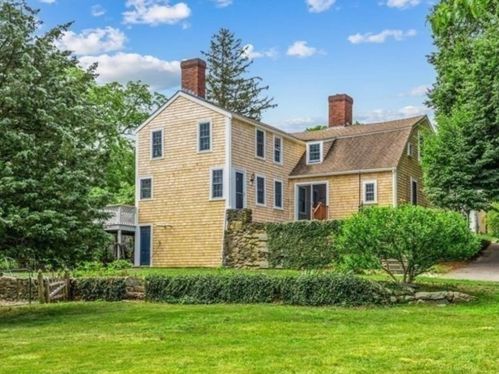 218 Sandwich St, Plymouth MA  02360-2435 exterior