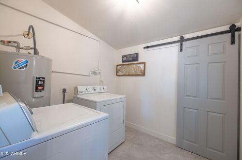 6932 Beatrice St, Phoenix AZ 85043-2397 exterior