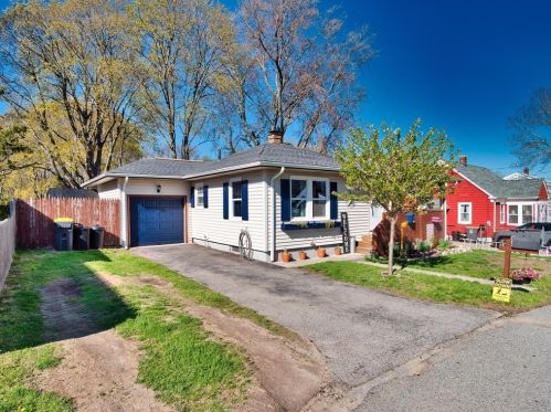 60 Garden Ave, Fall River, MA 02726-2614