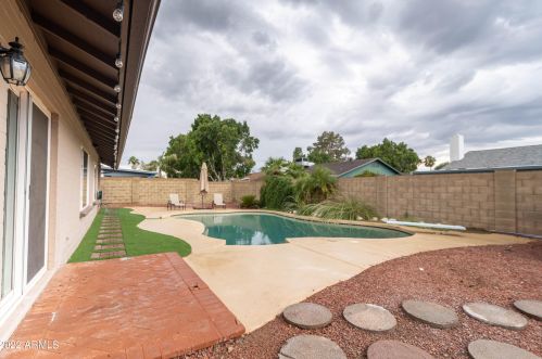 16814 31 Ave, Phoenix AZ 85009-4846 exterior