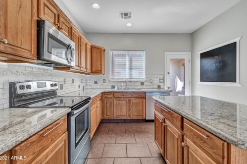 9118 Cypress St, Phoenix AZ 85003-1106 exterior