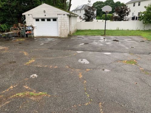 1122 Mammoth Rd, Dracut MA 01826 exterior