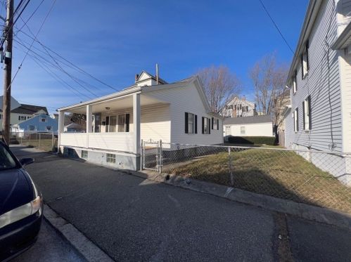 87 Larch St, New Bedford, MA 02740-2039