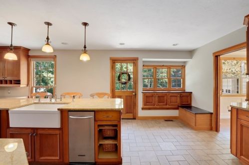 7 Apple Ridge Rd, Sutton MA  01590-2977 exterior