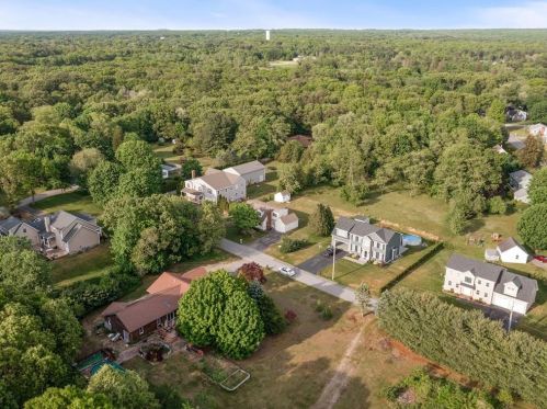 39 Riv St, Seekonk MA 02771-4706 exterior