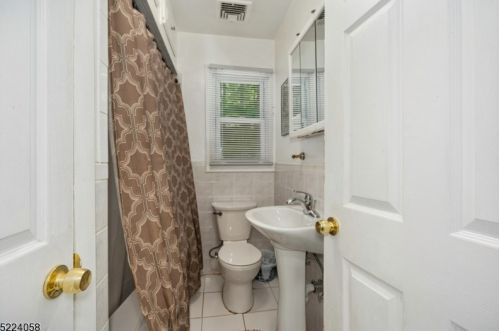 350 Skyline Lk Dr, Skyline Lakes NJ 07456-1952 exterior