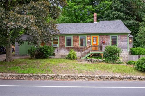 138 Main St, Groveland, MA 01834-1416