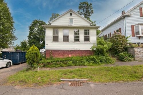 43 High St, Agawam, MA 01001-1244