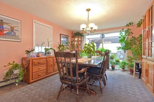 208 Cherry St, Newton MA 02465-1246 exterior