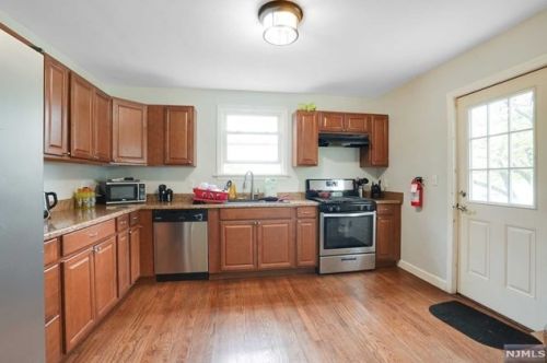 426 Greylock Pkwy, Belleville NJ  07109-2348 exterior