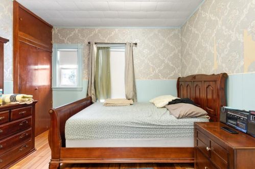 24 Chatham Rd, Everett MA 02149-4915 exterior