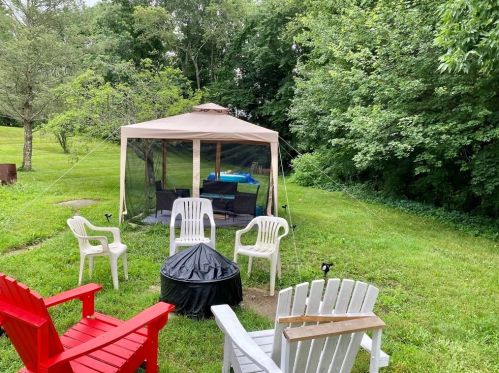 1070 Somerset Ave, Taunton MA 02780-4622 exterior