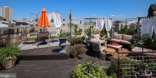 1225 6 St, Philadelphia PA 19147-4828 exterior