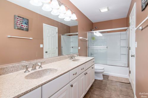 1251 Driftwood Ln, Pingree Grove IL 60140-2062 exterior