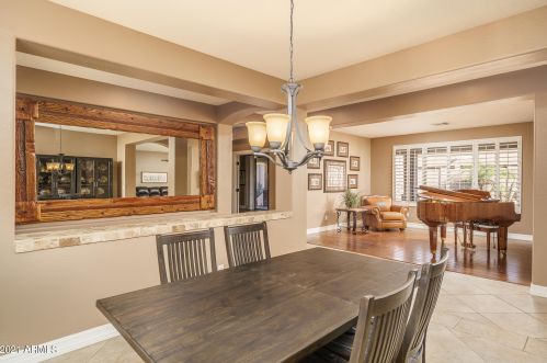 27417 60 Ln, Phoenix AZ 85035-4824 exterior