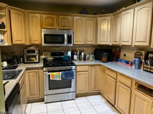 30 Belle Oak Ln, Belleville NJ  07109-2184 exterior