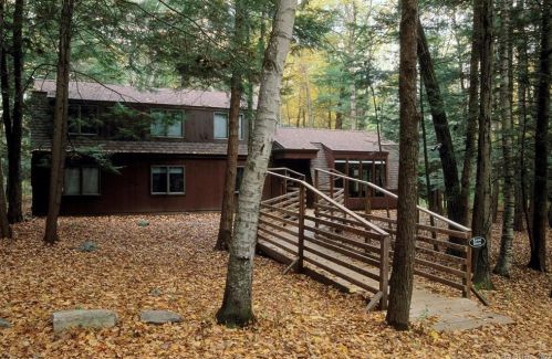 2080 Undermountain Rd, Sheffield MA 01257-9639 exterior