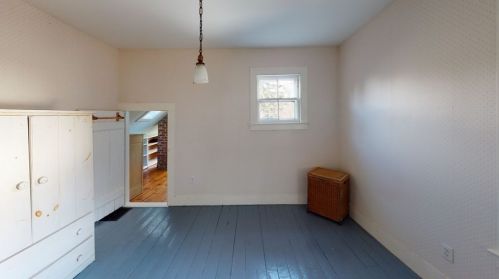 77 Mcclellan St, Amherst MA 01002-2012 exterior