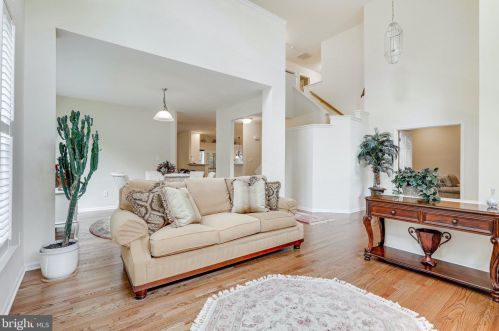 5424 Wooded Way, Columbia MD 21044-5722 exterior