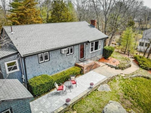 1088 Commercial St, Weymouth MA 02189-1632 exterior